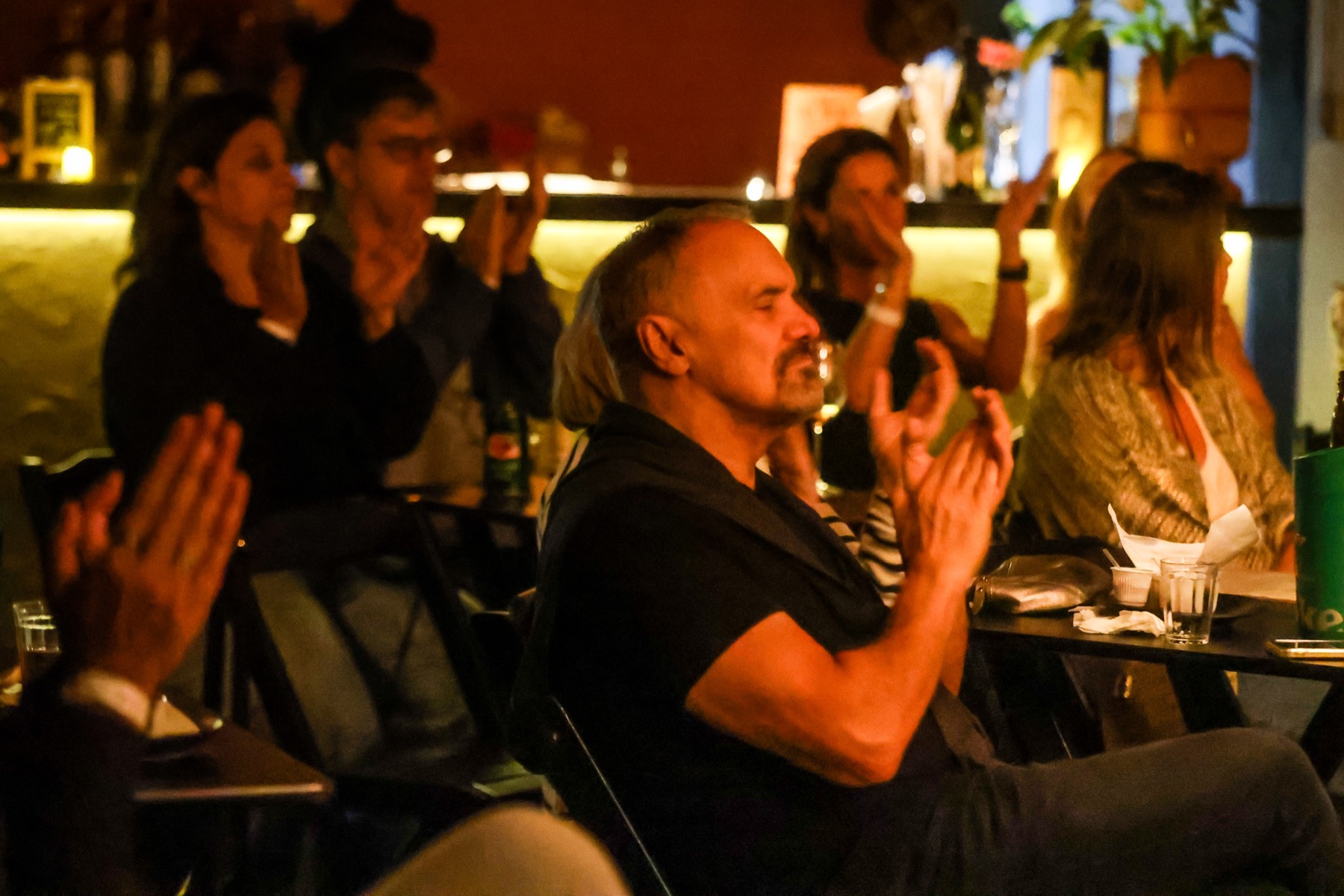 Público presente e atento durante o Brasil até Jazz
