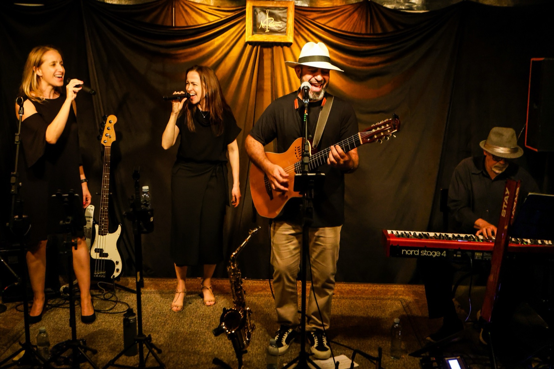 Brasil até Jazz tocando ao vivo